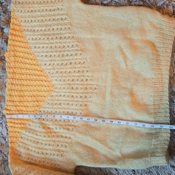 Vintage Yellow Women's Knit Sweater - Picture 4 of 9
